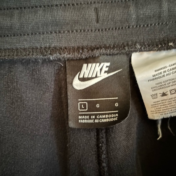 Nike Black Athletic Shorts with Elastic Waistband - Picture 3 of 3